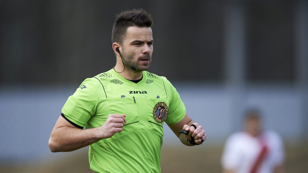 Mecz z Miedzią sędziuje Sebastian Krasny