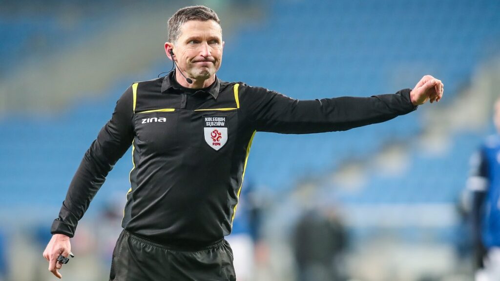 Sebastian Jarzębak sędzią meczu z Radomiakiem