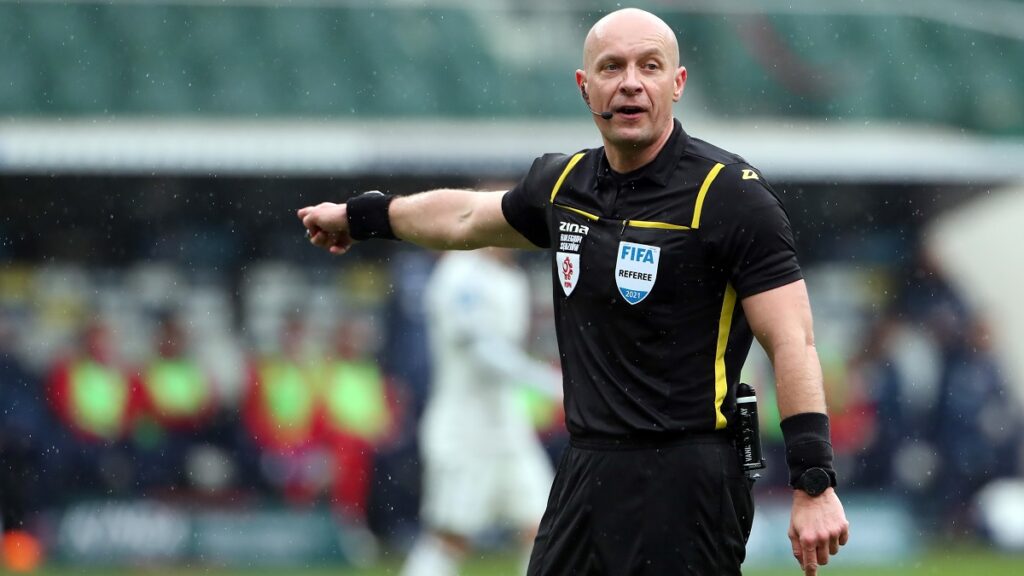 Barażowe starcie z Arką sędziuje Szymon Marciniak. Mecz z VAR