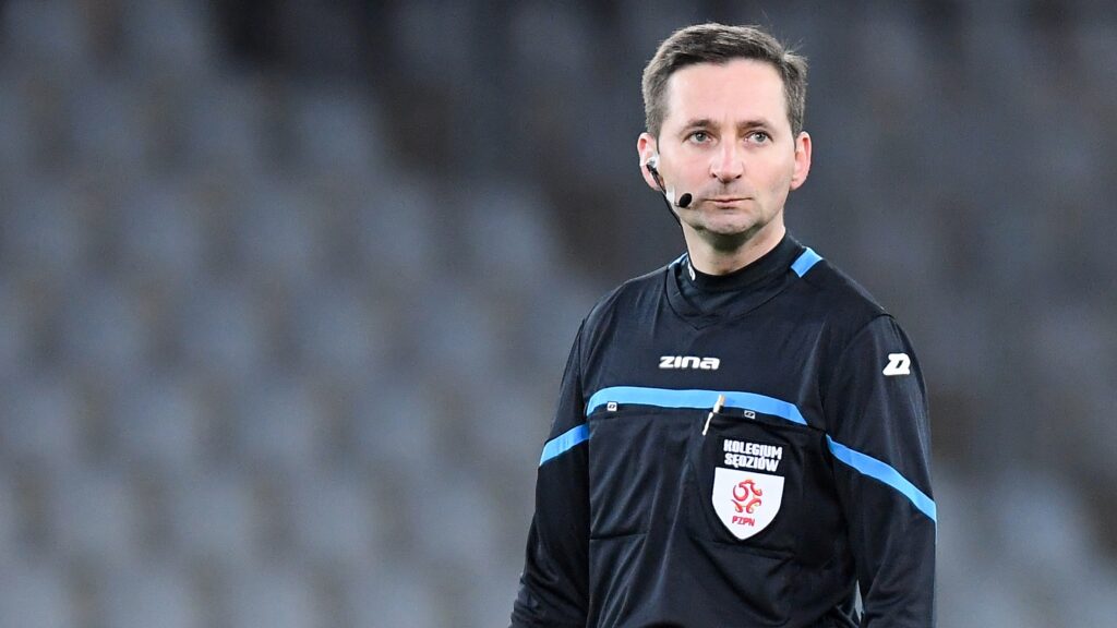 Mecz z GKS Katowice sędziuje Jacek Małyszek