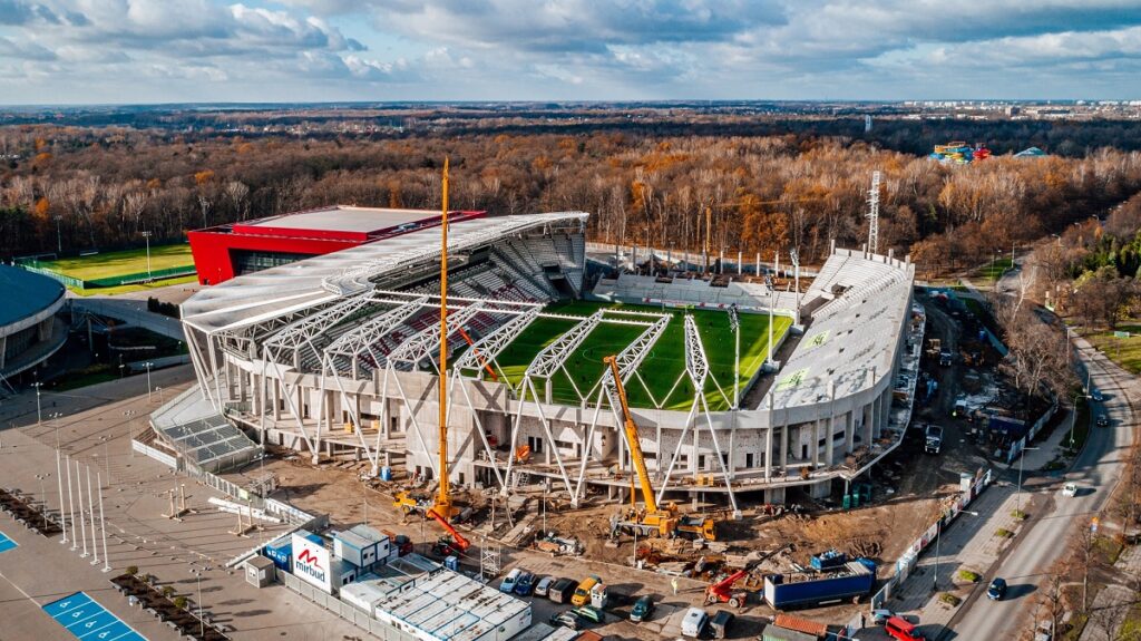 Wysokie loty nad stadionem ŁKS