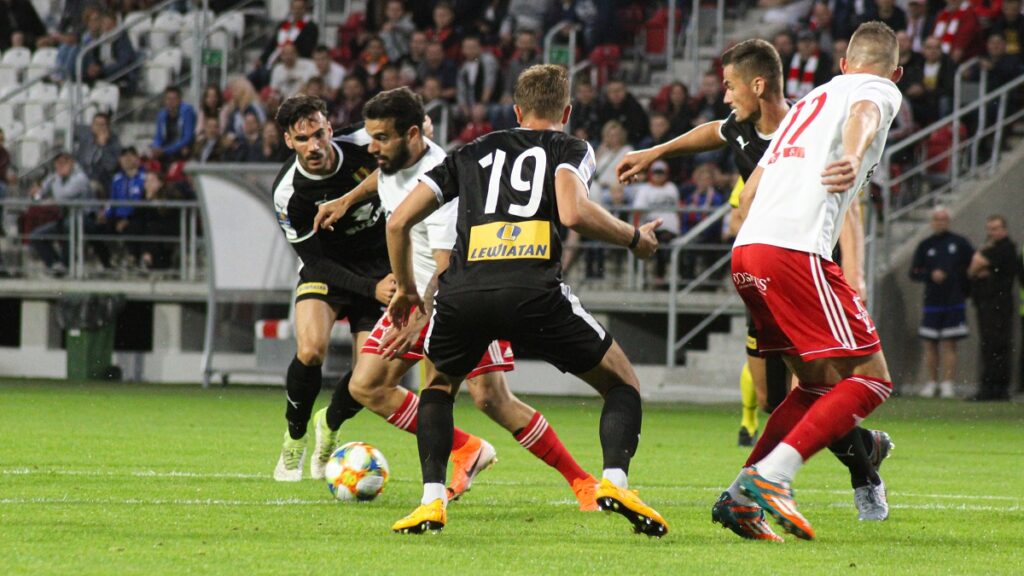 Korona pokonana na tydzień przed inauguracją