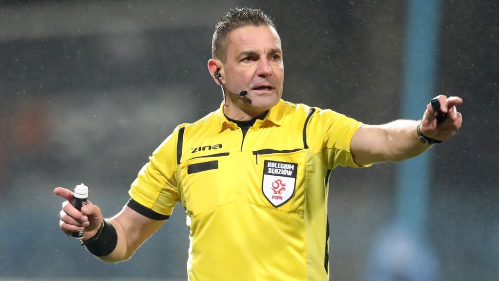 Mariusz Złotek sędzią meczu z Puszczą