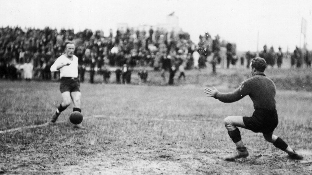 Szabla, mgła i niezawodny Szymborski. Historia meczów z Wisłą Kraków w pigułce