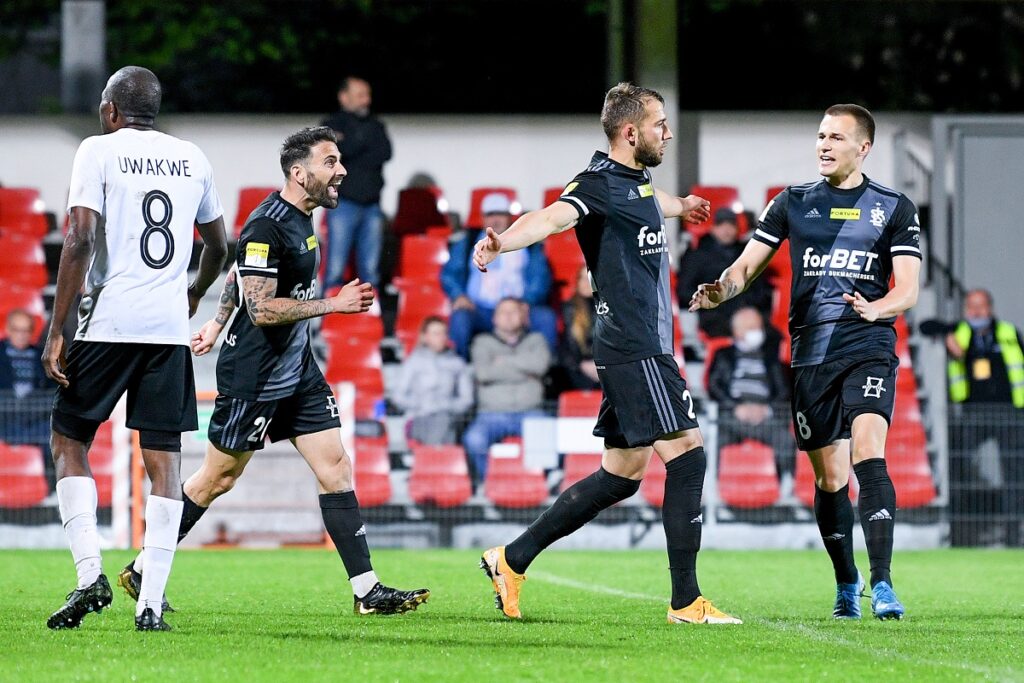 Dwa gole w końcówce. Puszcza – ŁKS 0:2