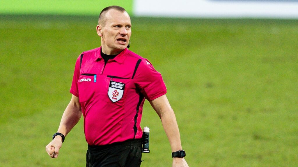 Sylwester Rasmus sędzią meczu z Chrobrym