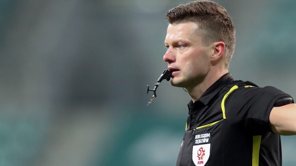 Mecz z Resovią sędziuje Tomasz Wajda
