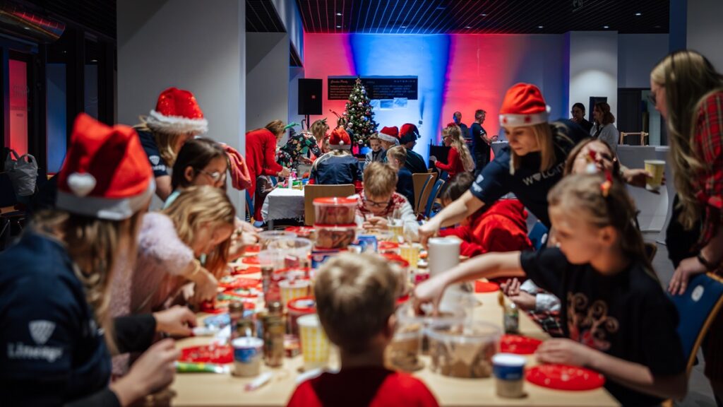 Spotkanie świąteczne Happy Kids na stadionie Króla