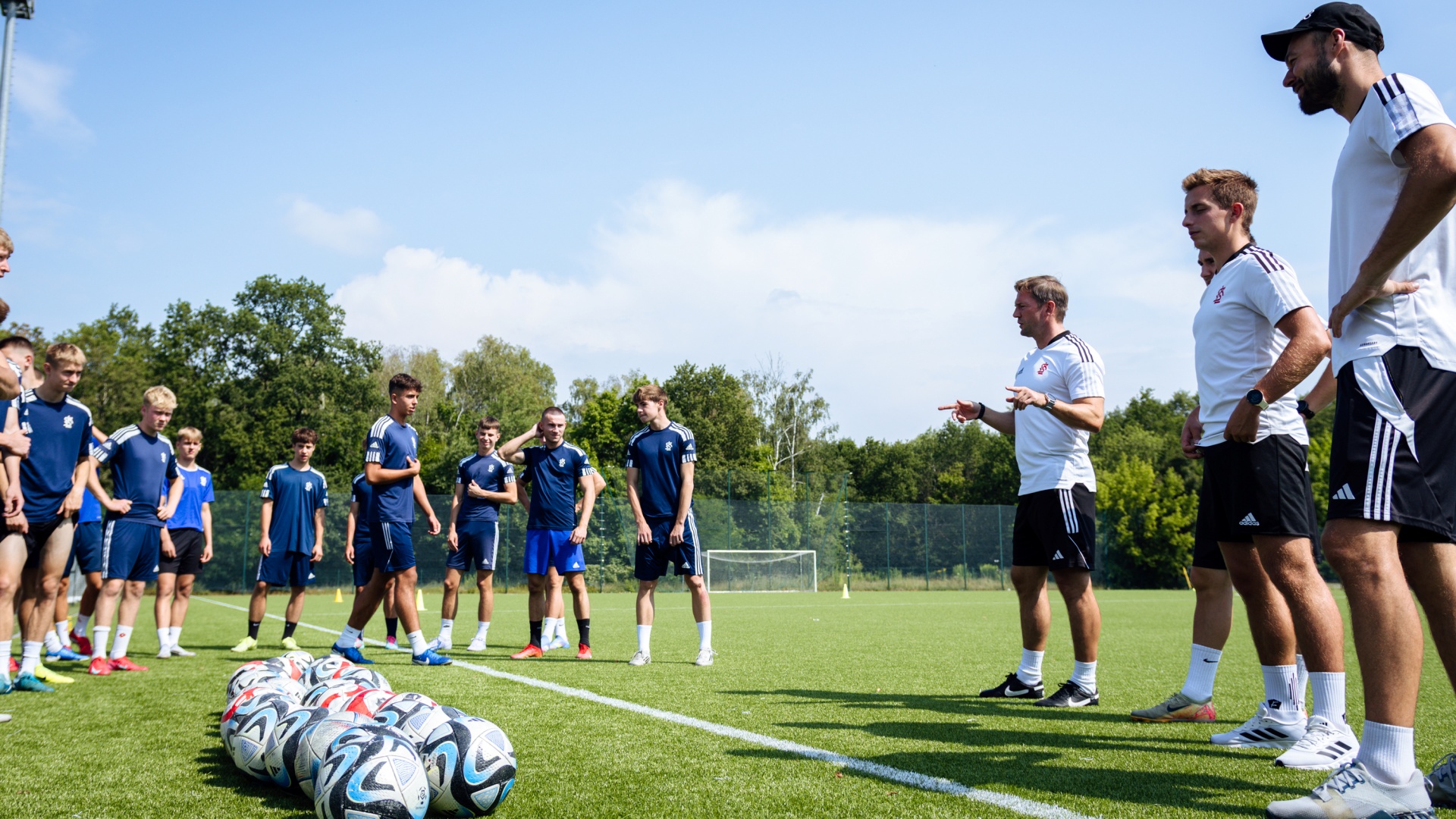 27 na pierwszym treningu ŁKS III