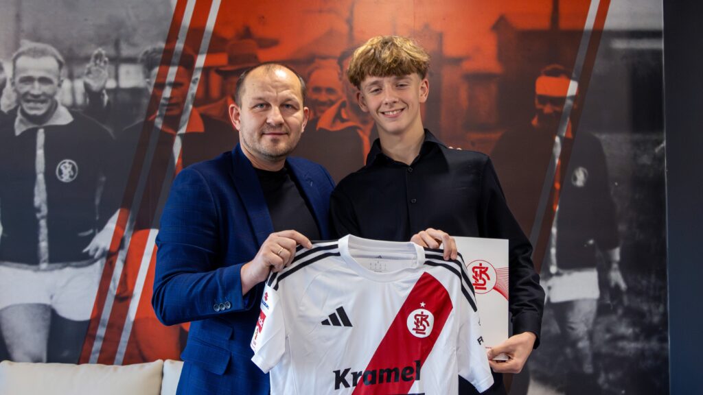 Olaf Zuchora z profesjonalnym kontraktem