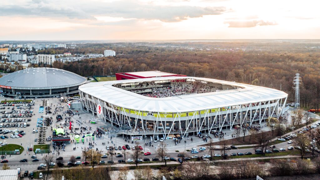 Okładka artykułu - Co nowego wiosną na stadionie Króla?