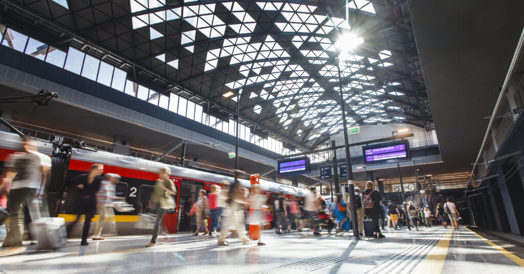 Okładka artykułu - Łódzka Kolej Aglomeracyjna nadal gra z ŁKS 