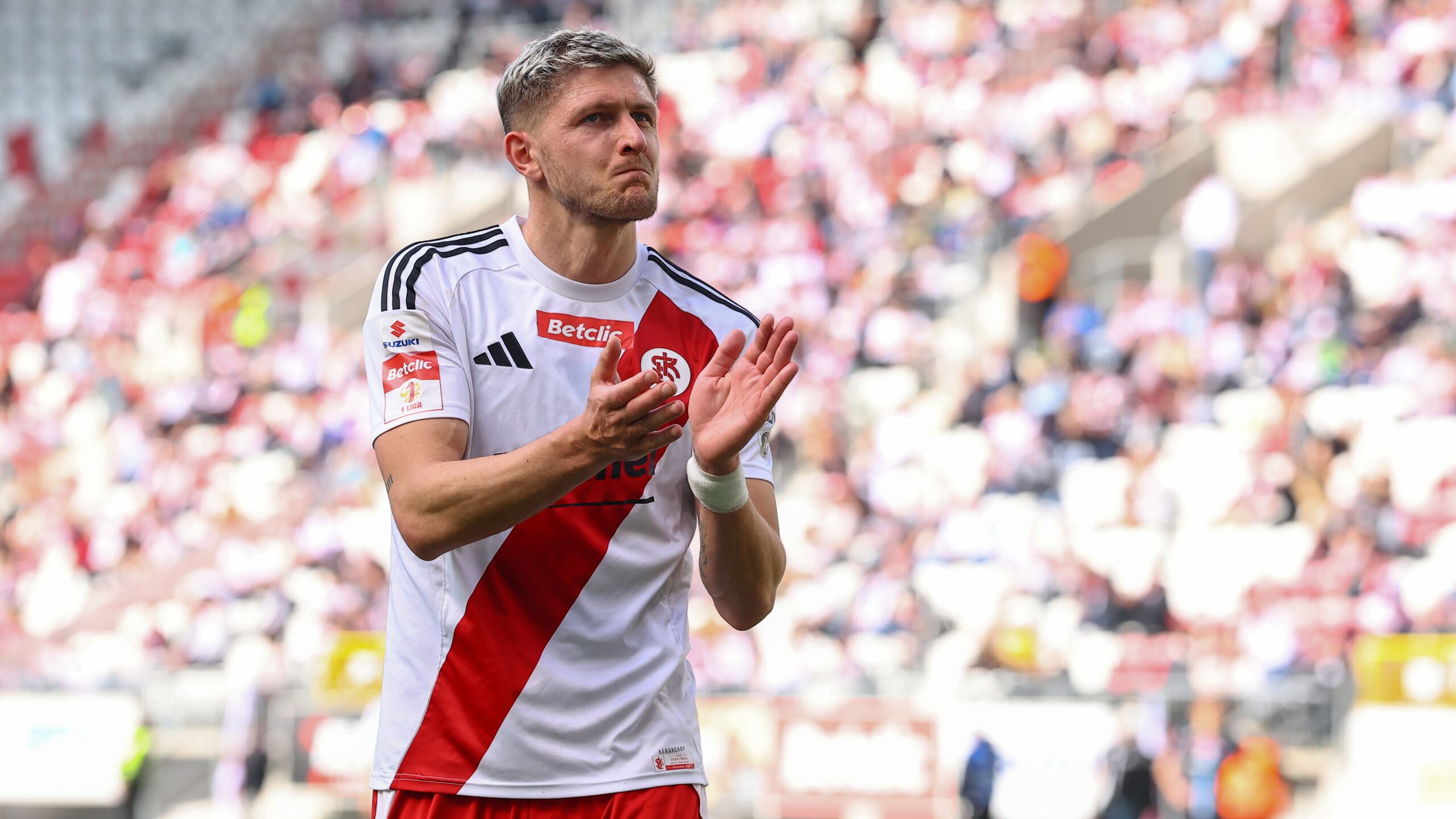 Fabian Piasecki nominowany do nagrody Betclic Piłkarza Miesiąca